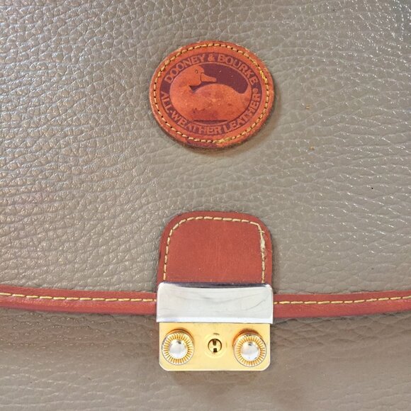 VTG Dooney & Bourke Womens Olive Green All-Weather Leather Messenger Bag - Picture 10 of 14